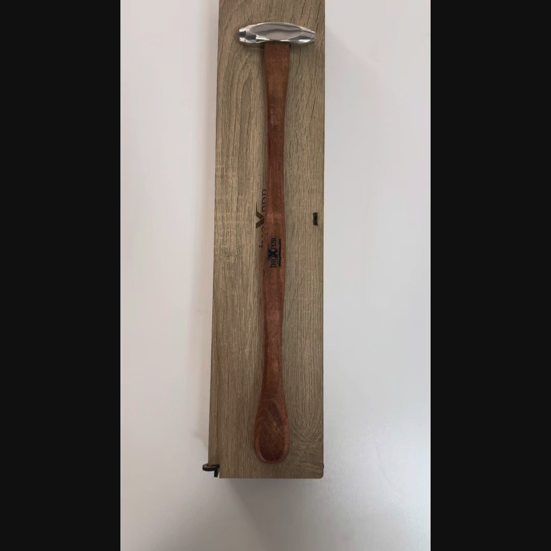 Auto body professional blending a panel with the 170g hammer