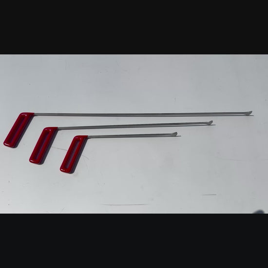 Auto body technician leveraging the Melvora whale tail tool